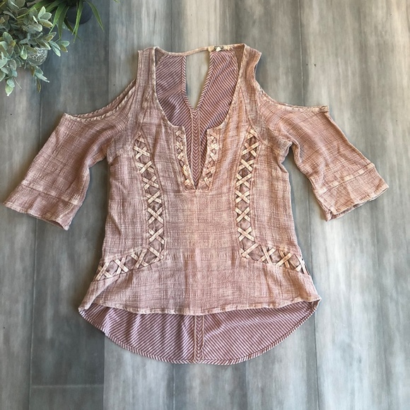 gimmicks by BKE Tops - Gimmicks open shoulder top